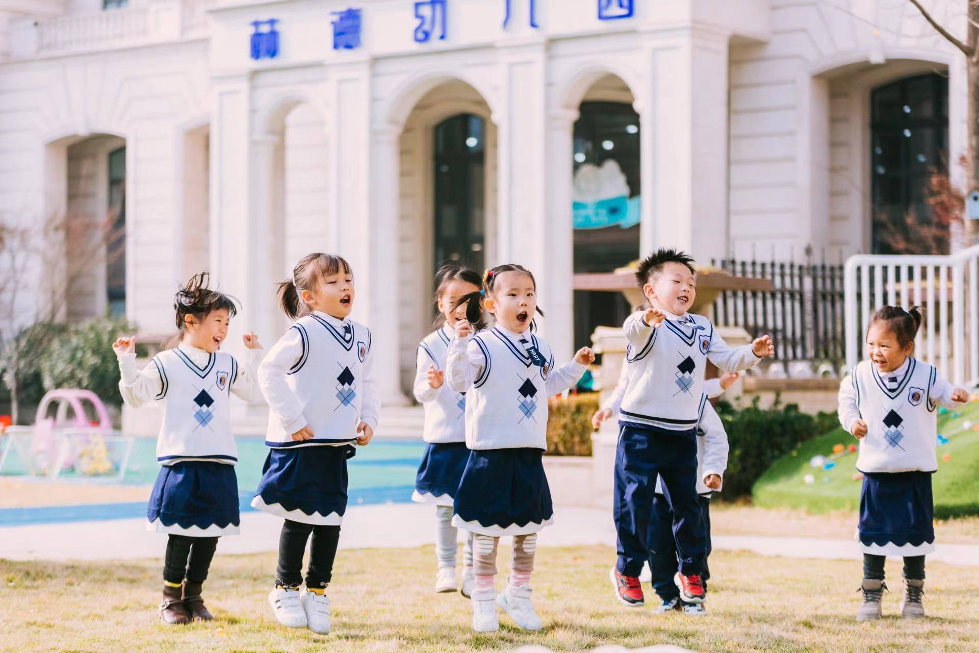 情有(yǒu)獨鍾蒙氏教育，強強聯合創辦(bàn)高品質(zhì)幼兒園！------山(shān)東日照赫德(dé)幼兒園聯盟喜報